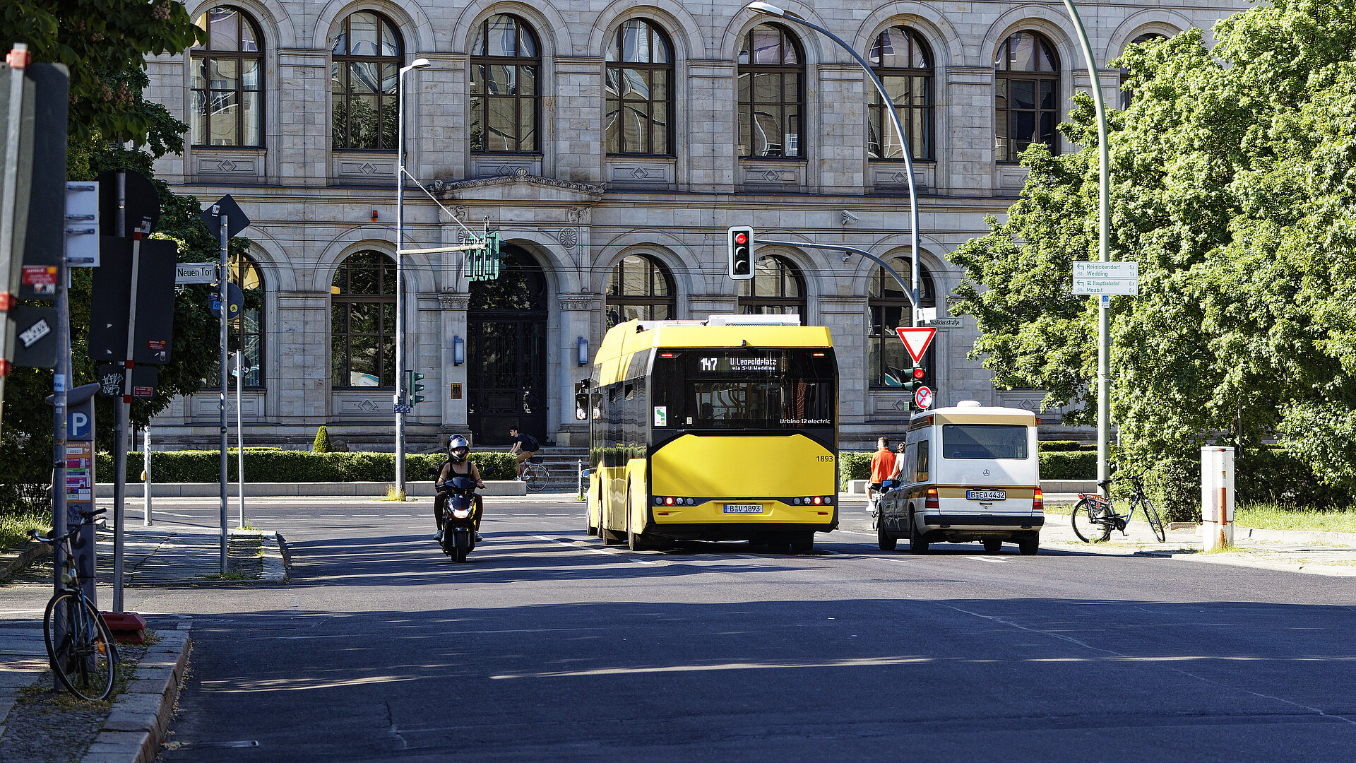 BVG-Elektrobus der Linie 147
